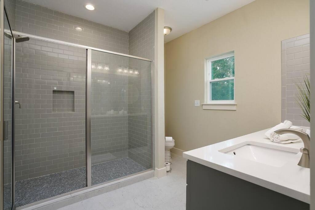 Spacious, Sleeps 6, St Phillips, King Bed 샌안토니오 외부 사진