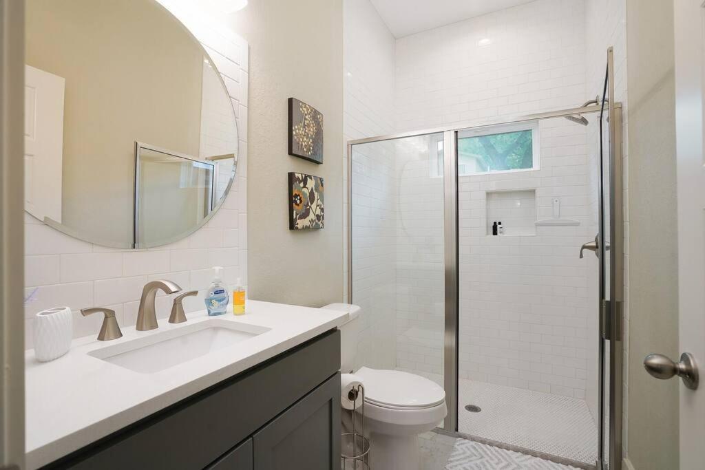 Spacious, Sleeps 6, St Phillips, King Bed 샌안토니오 외부 사진