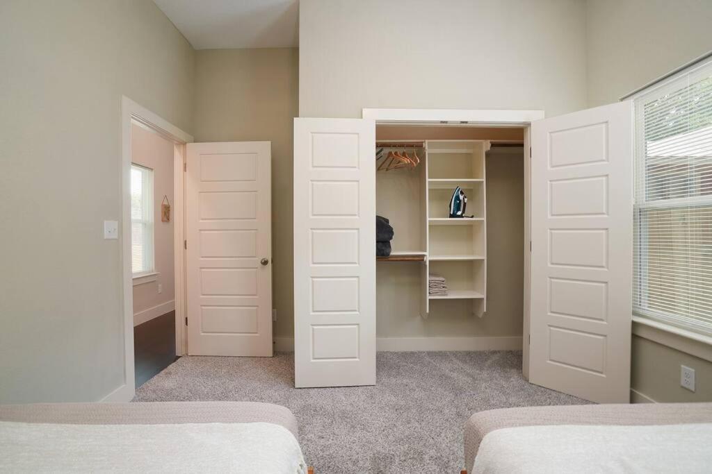 Spacious, Sleeps 6, St Phillips, King Bed 샌안토니오 외부 사진